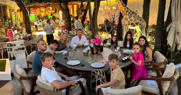 Cristi Borcea cheltuie 500.000 de euro pe lună pentru cei nouă copii și mamele lor!