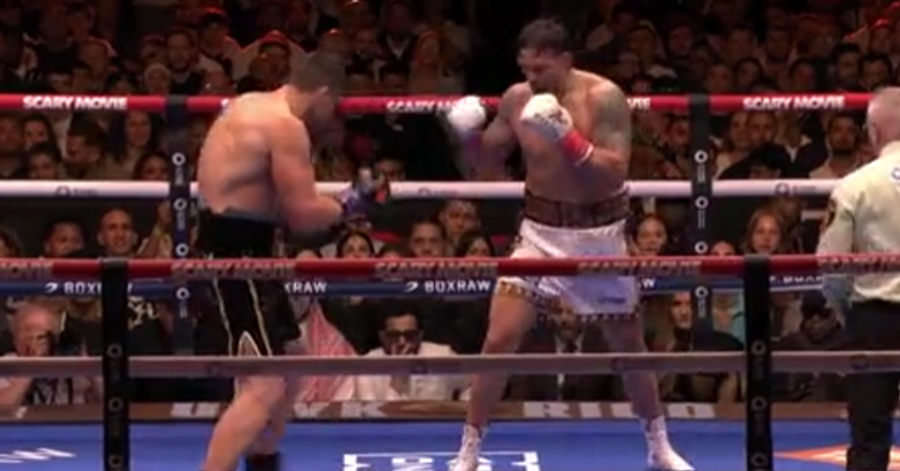 Usyk îl învinge pe Verhoeven într-un supermeci spectaculos lângă Piramidele din Giza